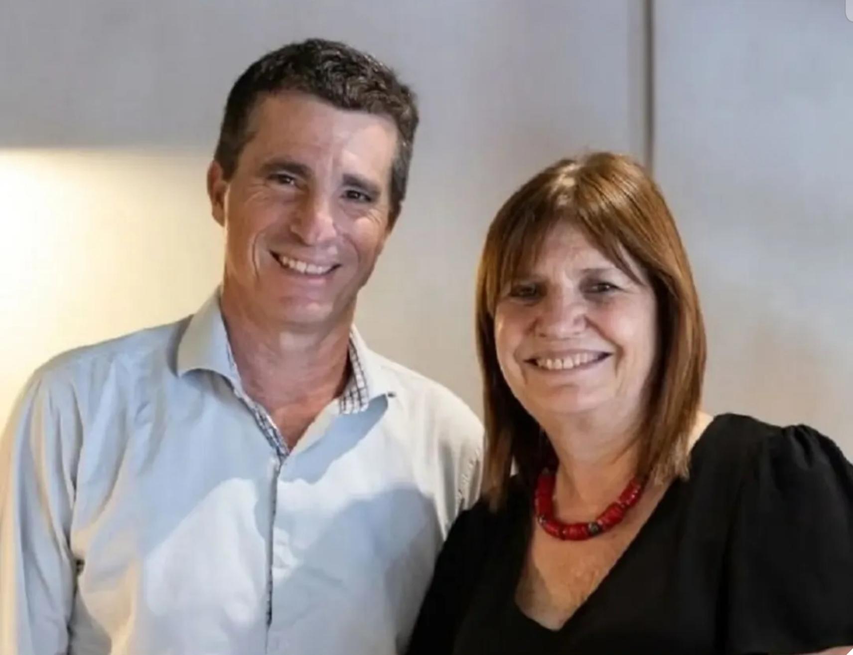 Juan Pablo Allan y Patricia Bullrich, sonriendo, en una foto juntos