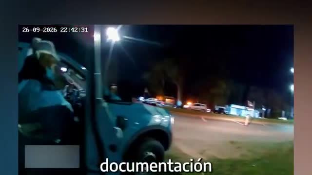 Después de que se van, el registro muestra a un inspector y el audio habla de la documentación que dejaron.